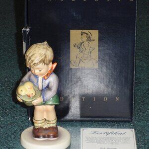 "A Gift From A Friend" Goebel Hummel Figurine #485 TMK7 With Box - Great Gift!